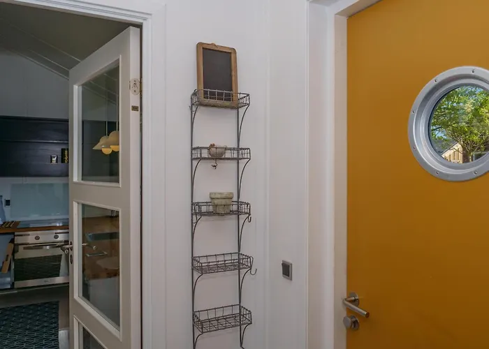 In With 2 Bedrooms And Wifi *